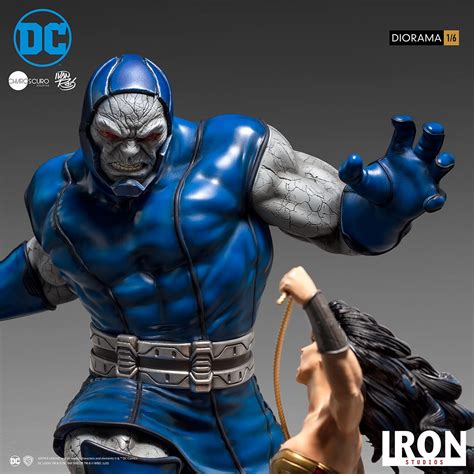 Dc Comics Wonder Woman Vs Darkseid Statue By Iron Studios The