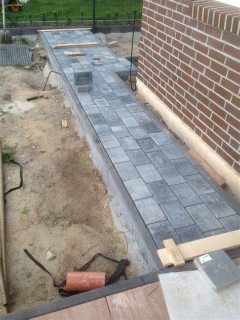 Anleitung für unterbau und pflasterung | blauarbeit gartenweg pflastern. Pflastersteine verlegt - Teil 1 | Pflastersteine, Garten ...