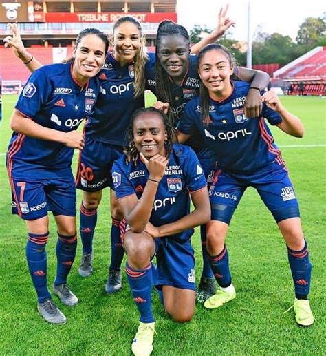 Shop women's golf polo shirts, shorts & gear on the under armour official website. Olympique Lyonnais | Soccer outfits, Female soccer players ...