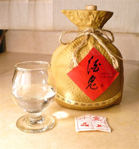 Baijiu Una Bebida Espirituosa Tradicional Y El Destilado Nacional En China