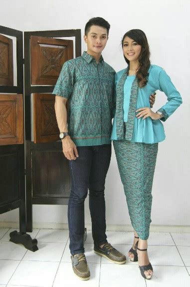 Model baju batik couple modis 2020. 30+ Model Baju Kebaya Batik Couple Modern Terbaru 2020