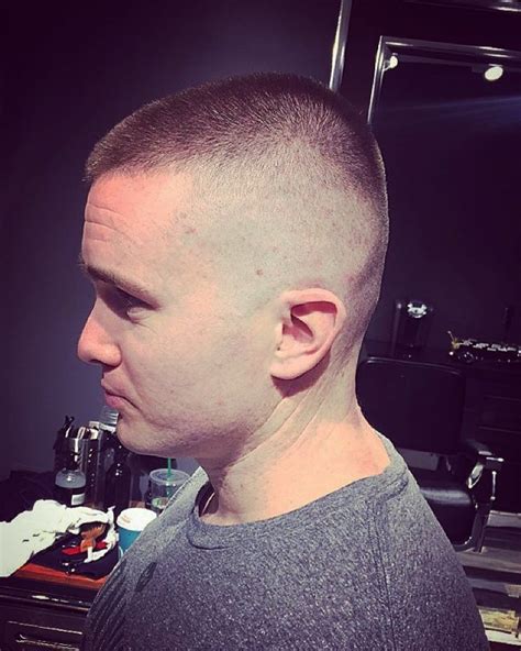 Check out these classic and new ways to wear the cut for straight, curly and black hair. Military Haircuts : 15 Best Marine Haircut High and Tight ...