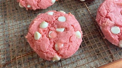 Kroger Shares Perfect Valentines Day Cookie Recipe With Strawberry