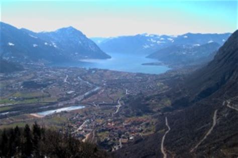Cresce con progressiva regolarità fino al 2007, quando entra a far parte del gruppo ubi banca. La Valle Camonica: Storia e Cultura della Valcamonica