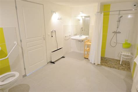 La loi prévoit l'obligation d'aménager vos espaces salles de bains de manière à les rendre accessibles aux personnes handicapées. Les salles de bain - Gite du Fourmilion - Villers-Farlay ...