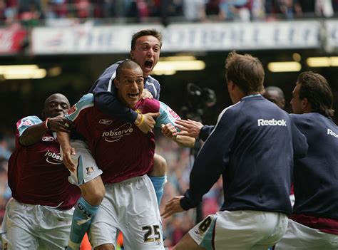 Qpr striker bobby zamora believes it would be crazy if harry redknapp lost his job as the club's manager. Zamora: It was a great feeling to fire West Ham to the Premier League | West Ham United