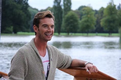 Kein wunder, florian wagt als neuer kapitän einige spannende manöver, die er aber mit bravour besteht! „Riverboat" mit Florian Silbereisen