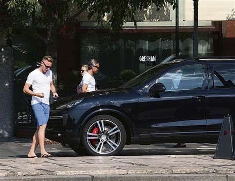 Dzsudzsák parkolt a bubi mellé, azt hitte, parkoló, elnézést kért. Ezt nézd meg! Íme Dzsudzsák Balázs luxusautói - fotók ...