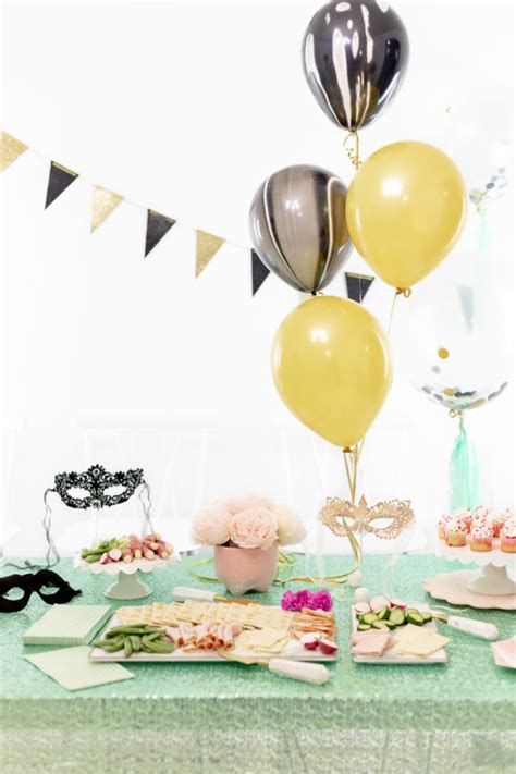 If you're hosting a even though these are technically dinner murder mystery party games, eating isn't a requirement. How to Throw a Murder Mystery Party | Cutefetti