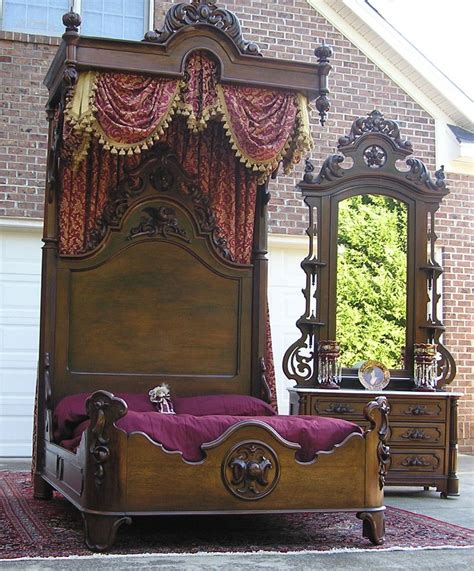 Nothing is ever understated in these settings, with ornate patterns, decorative ceilings and intricate designs becoming very much the staple of the style. 「Victorian bedroom furniture sets」のベストアイデア 25 選｜Pinterest ...