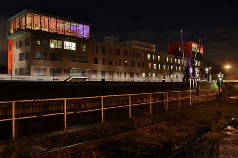 Somit ist er der am dünnsten besiedelte der 50 stadtteile düsseldorfs. Neusser Hafen Foto & Bild | architektur, architektur bei ...