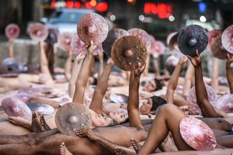 Spencer Tunick Y Otro Desnudo Masivo Contra La Censura Loqueva Com