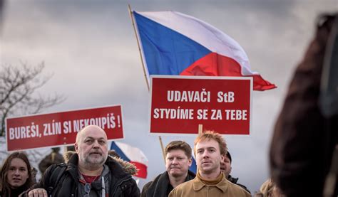 Účelem našeho spolku je „podpora a kultivace demokratické näytä lisää sivusta milion chvilek pro demokracii facebookissa. Fotoreport: Milion chvilek se postupně mění v ...