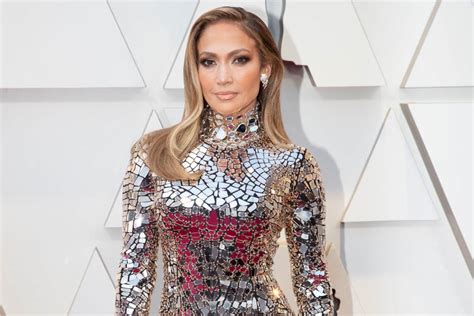 See Jennifer Lopez As A Sexy Stripper Ringleader In Hustlers Set Photo
