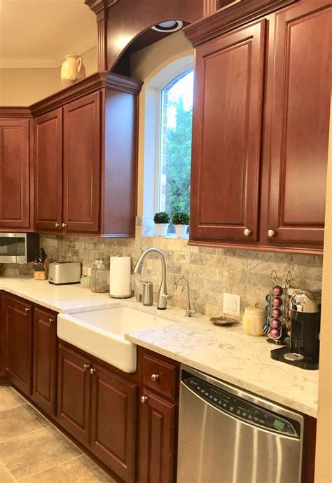 Perhaps you're trying to i have provided some good ideas of combination of backsplash tile with white cabinets. Cherry Kitchen Tumbled Travertine Backsplash with Maestro ...