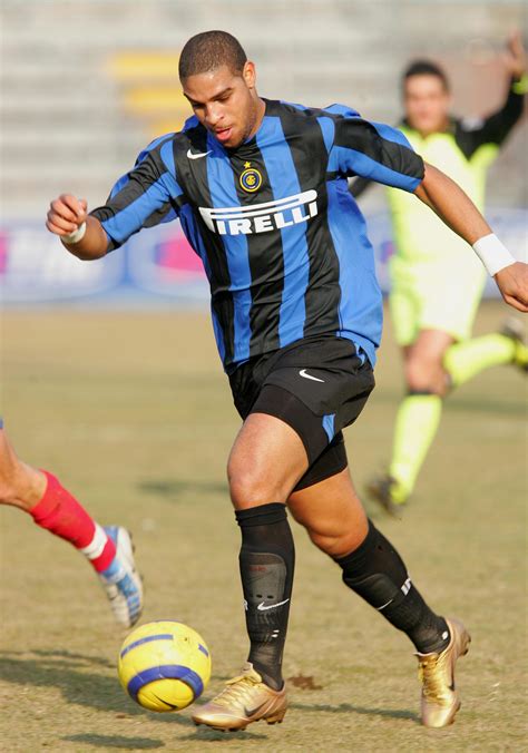 Com um estilo único combinando força física, com explosão e técnica na hora de definir, adriano marcou época em clubes como a inter de milão. Fútbol Internacional: Adriano jugando con el inter de ...