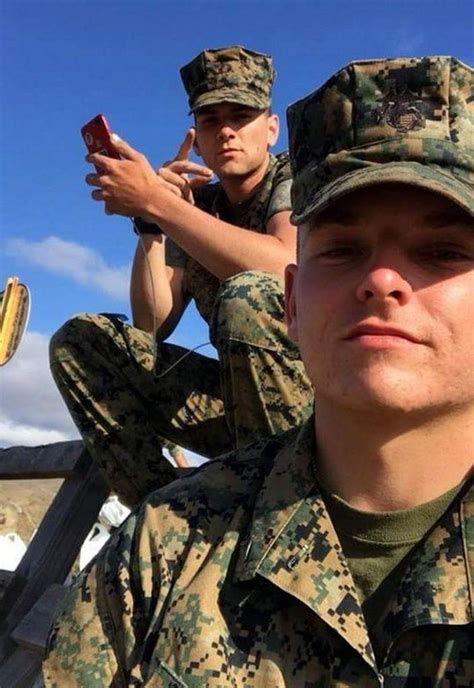 Army Soldiers Selfies