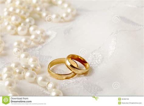 What should be the background for a wedding? Wedding Rings Stock Images - Image: 32455194