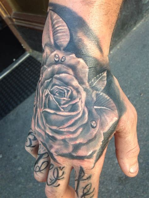 Tattoo unterarm frau schmetterling schmetterling tattoo vorlage rose tattoo vorlage. hand tattoo roses tattoo | Hand tattoos, Rose hand tattoo