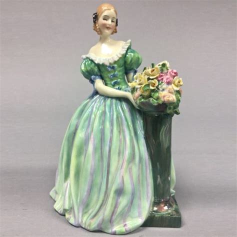 Queen Elizabeth Hn3230 Royal Doulton Figurine Seaway China Company