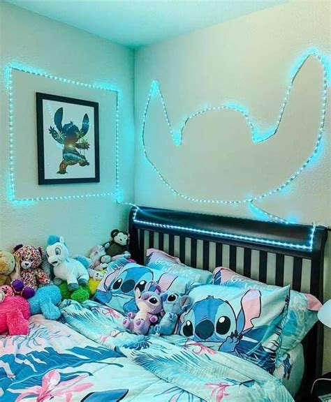 Pin By 𝕬𝖒𝖆𝖓𝖉𝖎𝖓𝖍𝖆 🐈‍⬛ On 𝔖𝔱𝔦𝔱𝔠𝔥 Disney Room Decor Cute Bedroom Ideas