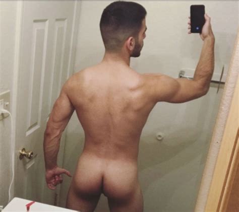 Filtran fotografías del YouTuber Kevin Baker completamente desnudo