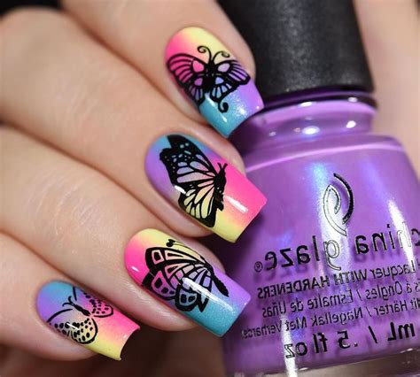Los tattoos de mariposas simbolizan el cambio y la metamorfosis. Imágenes de uñas decoradas con diseños de mariposas y ...