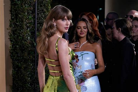 Golden Globes Fashion Taylor Swift Stuns In Shimmery Green And Margot