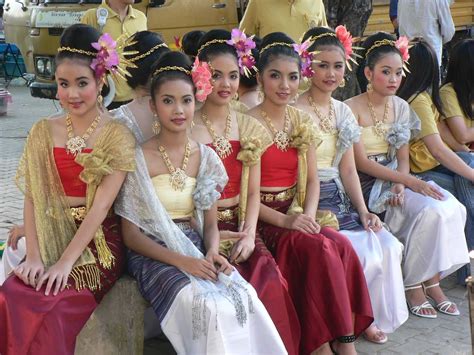 10 Traditional Dresses Of Thailand That Portray Thai Fashion Culture