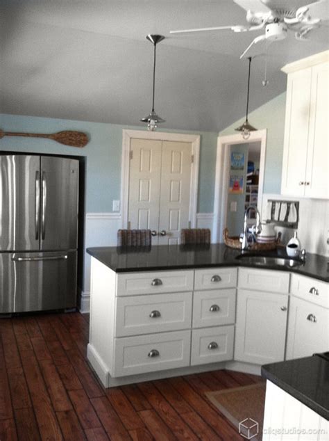 Black And White Beach Cottage Kitchen Traditional