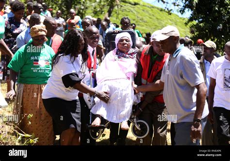 People Seen Helping Mukami Kimathi Widow To Kenya’s Freedom Fighter Dedan Kimathi Get To A