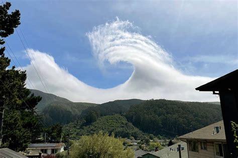 Unusual Kelvin Helmholtz Clouds Observed On California Coast