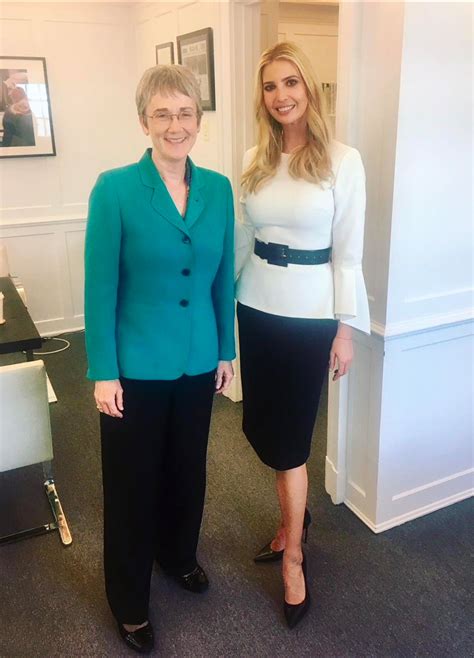 Ivanka Trumps Foto Pose Eine Körpersprache Expertin Verrät Was Sie