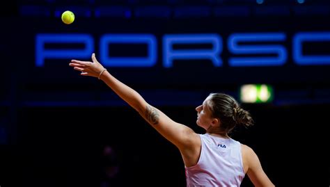 V červenci 2017 se stala historicky třiadvacátou ženskou světovou jedničkou. Karolina_Pliskova_-_2021_Porsche_Tennis_Grand_Prix_Day_3 ...