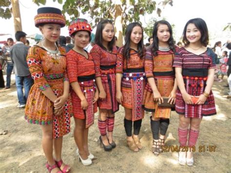 Hmong people are an ethnic group who lived in southwestern china but migrated to laos and thailand seeking more freedom. Pin by Terry Chamberlin on ZZ- Vietnam, Cambodia, Loas ...