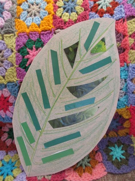 This palm frond cross craft project would work best in older elementary or youth sunday school. Palm Sunday Craft to make at home in 2020 | Palm sunday ...