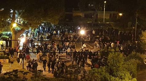 Μετά από βροχή, σε νυχτερινό περίπατο, όπου ακούς μόνο ήχους της φύσης σε μια πολύβουη πόλη… ο επισκέπτης πρέπει να ξέρει για να δει. ΕΠΕΙΣΟΔΙΑΚΗ Η ΧΘΕΣΙΝΗ ΝΥΧΤΑ - ΠΟΛΙΤΕΣ ΒΓΗΚΑΝ ΝΑ ΞΕΣΚΑΣΟΥΝ ...