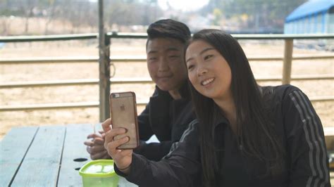 Why Young South Koreans Arent Interested In Dating Cnn