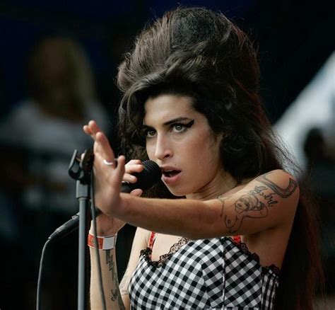 Grammy Museum Plans First Amy Winehouse Exhibit In The Us Los