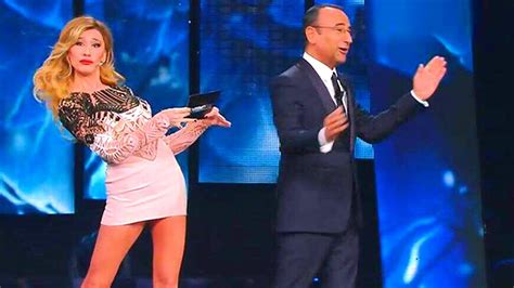 La bravissima 36enne virginia raffaele è alta 1,80 centimetri. SANREMO 2016 VIRGINIA RAFFAELE IMITA BELEN RODRIGUEZ - YouTube