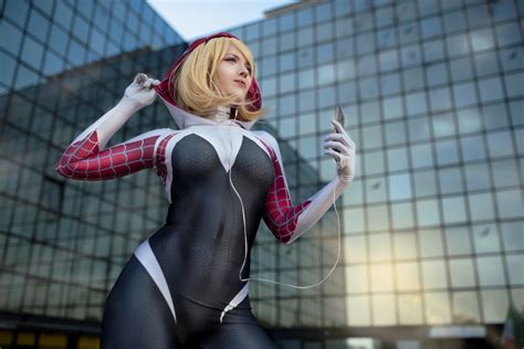 デスクトップ壁紙 Blue Snow モデル ブロンド コスプレ グウェン・ステイシー スパイダー・グウェン スパイダーマン 屋外の女性 距離を見て 建物 スマート