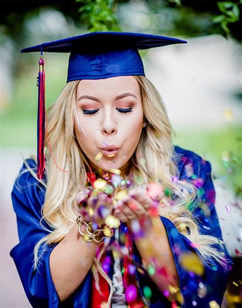 25 Senior Picture Poses That Will Make You Want To Go Back To School