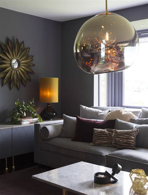 Luksuriøs stue med varme farger og eksklusive detaljer