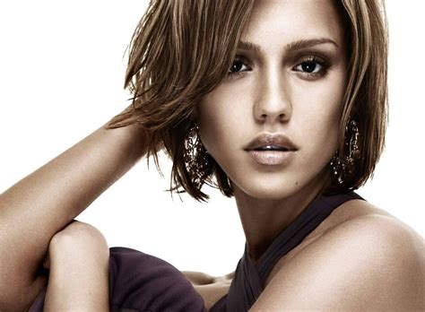 Jessica Alba Short Hair Close Up Wallpapers Wallpaper Hd Celebrities