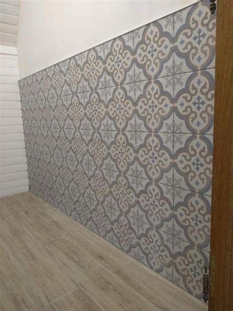 Carrelage sol mur forte carreau de ciment noir patrimony rosace l 20 x l 20 cm leroy merlin from m2.lmcdn.fr. Carrelage sol, mur gris et bleu effet carreau de ciment ...