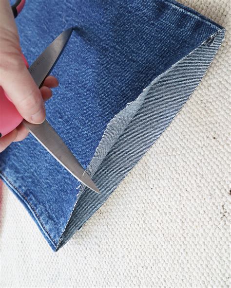 How To Get The Perfect Frayed Jeans Hem Diy Uncomplicated Spaces