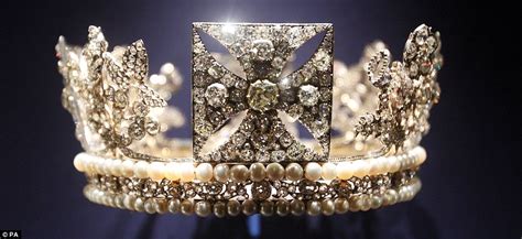 Buckingham Palace Hosts New Exhibition Of Queen Elizabeths Dresses