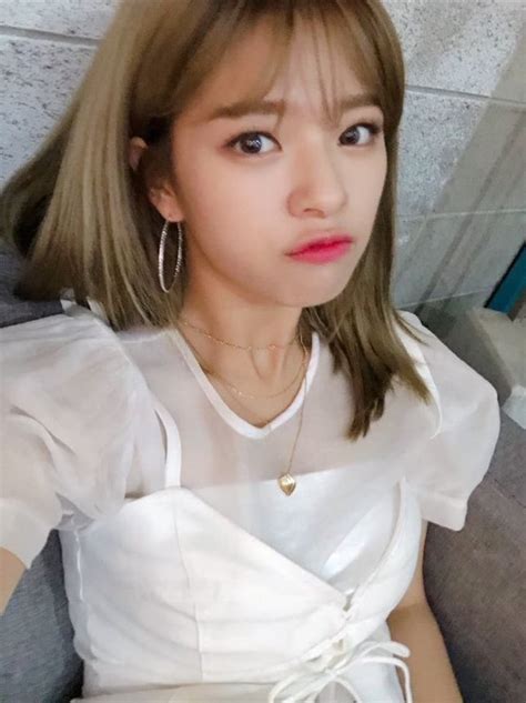 Jeongyeon Blonde White Dress Selfie Close Up R Kpopgirlsmob
