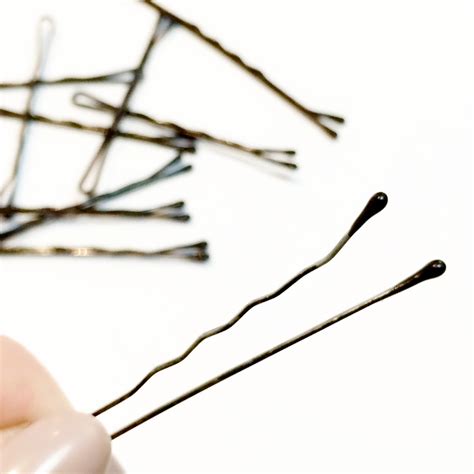 How To Use A Bobby Pin The Right Way Beautygeeks