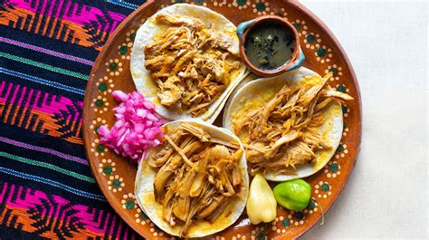 TRADICIONES COCHINITA PIBIL COMIDA HISPÁNICA MAYA PLATILLO FAVORITO